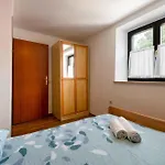 Holiday Home Mali Vareski - Istrien 8734