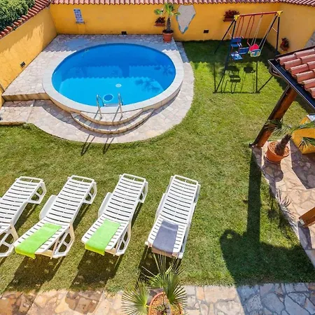 Holiday Home Mali Vareski - Istrien 8734 Ferienhaus