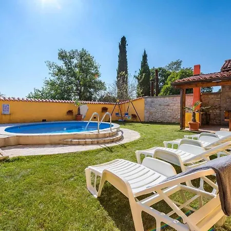 Holiday Home Mali Vareski - Istrien 8734 *