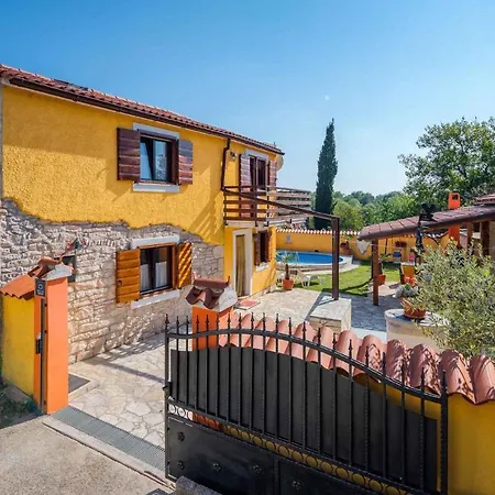 Holiday Home Mali Vareski/Istrien 8734 *