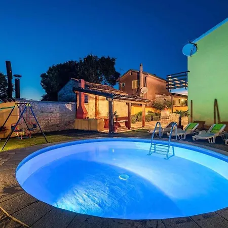 Holiday home Holiday Home Mali Vareski/Istrien 8734 *