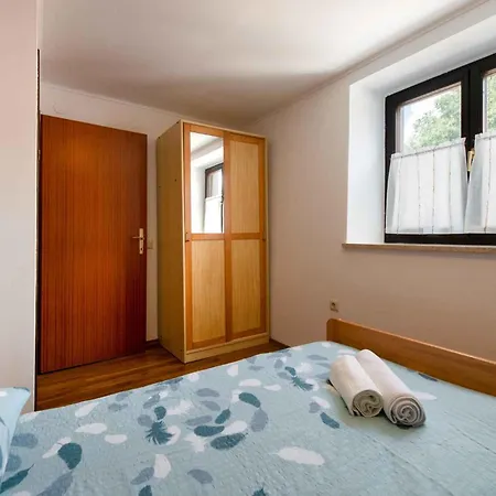 Holiday Home Mali Vareski - Istrien 8734